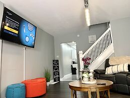 The Wheel of Fortune Duplex-8BR Parking