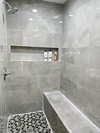 The Wheel of Fortune Duplex-8BR Parking