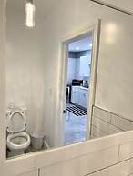 The Wheel of Fortune Duplex-8BR Parking