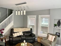 The Wheel of Fortune Duplex-8BR Parking