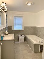 The Wheel of Fortune Duplex-8BR Parking