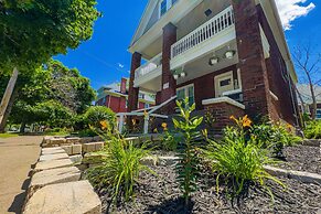 The Horseshoe Falls Villa- 6BR Free Parking, Minutes From Falls & Casi