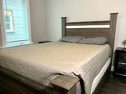 The Horseshoe Falls Villa- 6BR Free Parking, Minutes From Falls & Casi