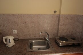 Village Inn Studios & Family Apartments