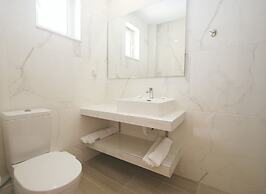 Village Inn Studios & Family Apartments