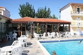 Village Inn Studios & Family Apartments