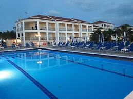 Village Inn Studios & Family Apartments