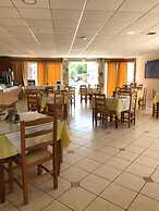 Village Inn Studios & Family Apartments