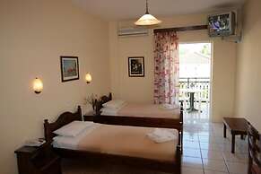 Village Inn Studios & Family Apartments