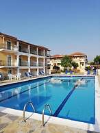 Village Inn Studios & Family Apartments