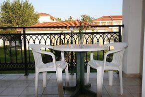 Village Inn Studios & Family Apartments