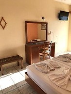 Village Inn Studios & Family Apartments