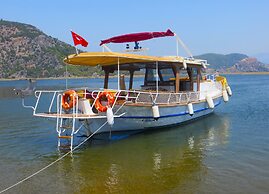 Villasleeps10-pool-bbq-mountainview-ac-parking