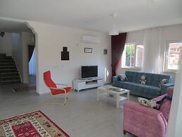 Villasleeps10-pool-bbq-mountainview-ac-parking