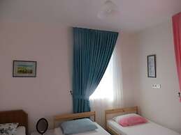 Villasleeps10-pool-bbq-mountainview-ac-parking