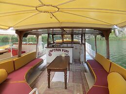 Villasleeps10-pool-bbq-mountainview-ac-parking