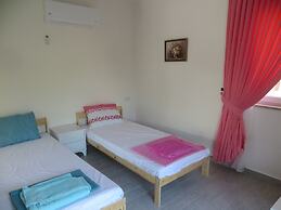 Villasleeps10-pool-bbq-mountainview-ac-parking