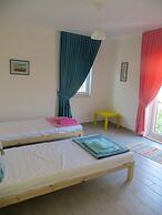 Villasleeps10-pool-bbq-mountainview-ac-parking