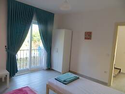 Villasleeps10-pool-bbq-mountainview-ac-parking