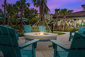 Condo w/ Prime View of Lake, Pool & Fireworks!