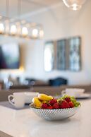 Condo w/ Prime View of Lake, Pool & Fireworks!