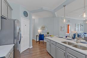 Condo w/ Prime View of Lake, Pool & Fireworks!