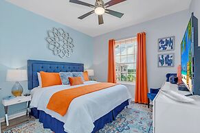 Condo w/ Prime View of Lake, Pool & Fireworks!