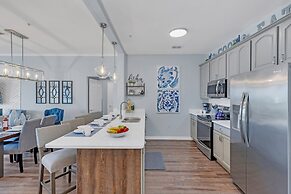 Condo w/ Prime View of Lake, Pool & Fireworks!