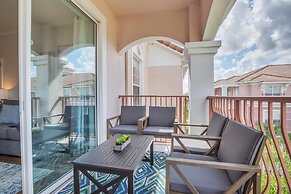 Condo w/ Prime View of Lake, Pool & Fireworks!