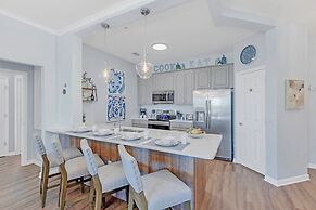 Condo w/ Prime View of Lake, Pool & Fireworks!