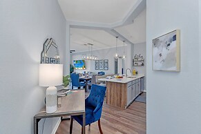 Condo w/ Prime View of Lake, Pool & Fireworks!