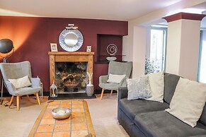 Mary Ann Apartment