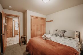 52gs - Hot Tub - Wifi - Pets Ok - Wood Stove - Sleeps 6 2 Bedroom Home