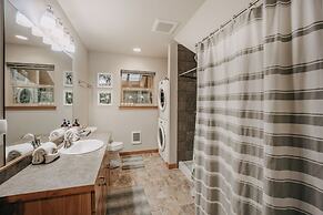 52gs - Hot Tub - Wifi - Pets Ok - Wood Stove - Sleeps 6 2 Bedroom Home