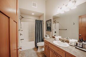 52gs - Hot Tub - Wifi - Pets Ok - Wood Stove - Sleeps 6 2 Bedroom Home