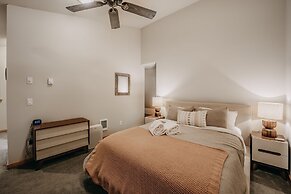 52gs - Hot Tub - Wifi - Pets Ok - Wood Stove - Sleeps 6 2 Bedroom Home