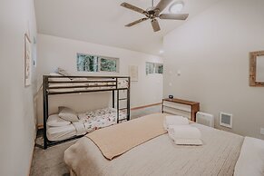 52gs - Hot Tub - Wifi - Pets Ok - Wood Stove - Sleeps 6 2 Bedroom Home