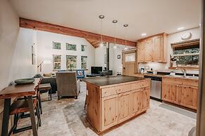 52gs - Hot Tub - Wifi - Pets Ok - Wood Stove - Sleeps 6 2 Bedroom Home