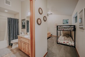 52gs - Hot Tub - Wifi - Pets Ok - Wood Stove - Sleeps 6 2 Bedroom Home