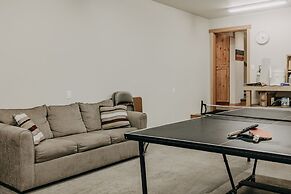 52gs - Hot Tub - Wifi - Pets Ok - Wood Stove - Sleeps 6 2 Bedroom Home