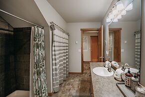 52gs - Hot Tub - Wifi - Pets Ok - Wood Stove - Sleeps 6 2 Bedroom Home