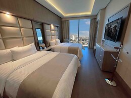 Safi Royal Luxury Metropolitan