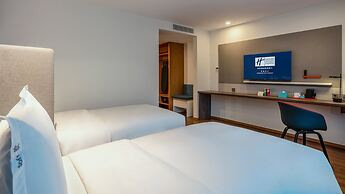 Holiday Inn Express Qingdao City Center by IHG