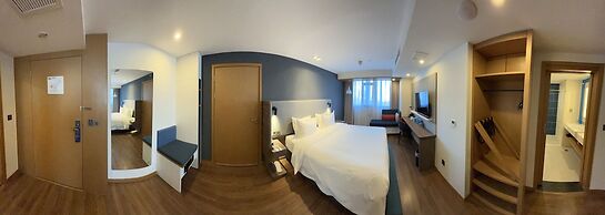 Holiday Inn Express Qingdao City Center by IHG