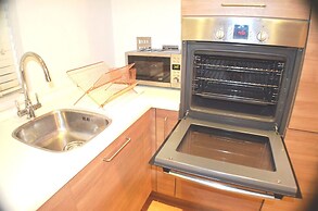 360 Serviced Accommodations - Brentwood 2 Bedroom Executive Apartment 