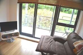 360 Serviced Accommodations - Brentwood 2 Bedroom Executive Apartment 