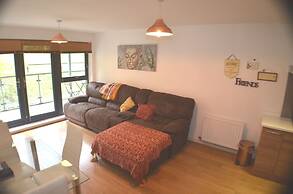 360 Serviced Accommodations - Brentwood 2 Bedroom Executive Apartment 