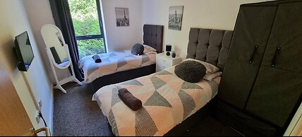 360 Serviced Accommodations - Brentwood 2 Bedroom Executive Apartment 