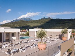 Aris Apartments & Sky Pool - Tonelli Hotels - Adult Friendly