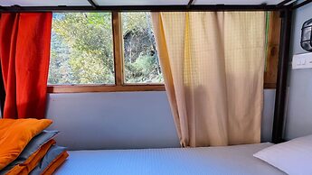 Madpackers Jibhi - Hostel